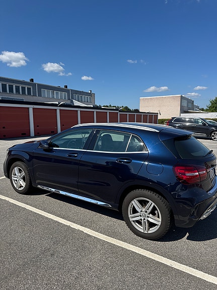 Mercedes-Benz GLA180 4 of 5