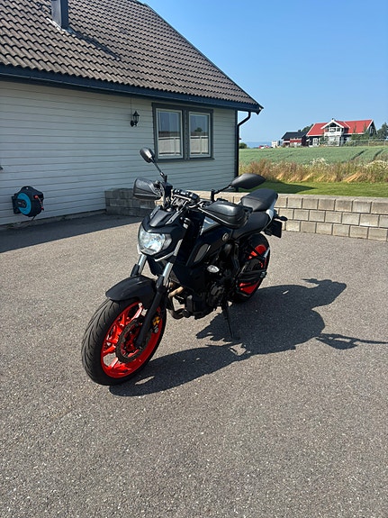 Yamaha MT-07 2 of 5