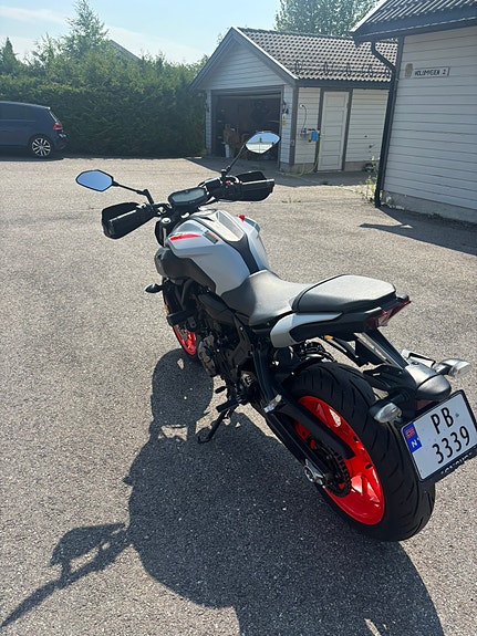 Yamaha MT-07 3 of 5