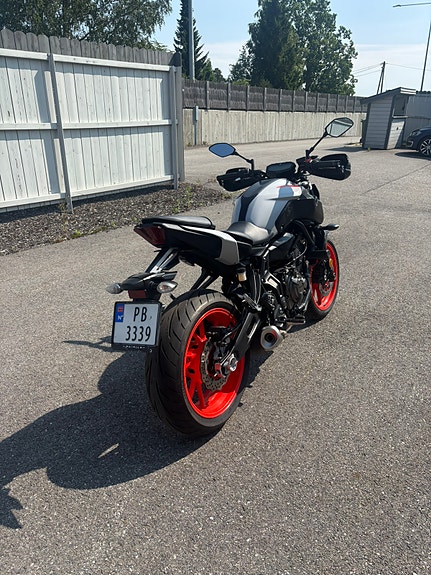 Yamaha MT-07 4 of 5