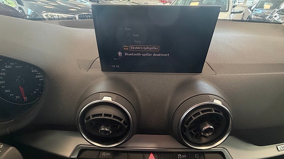 Audi Q2 26 of 30