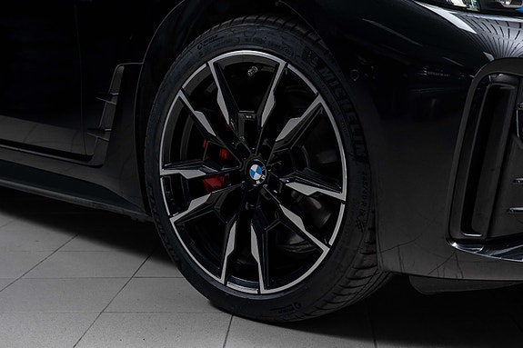 BMW i4 3 of 5