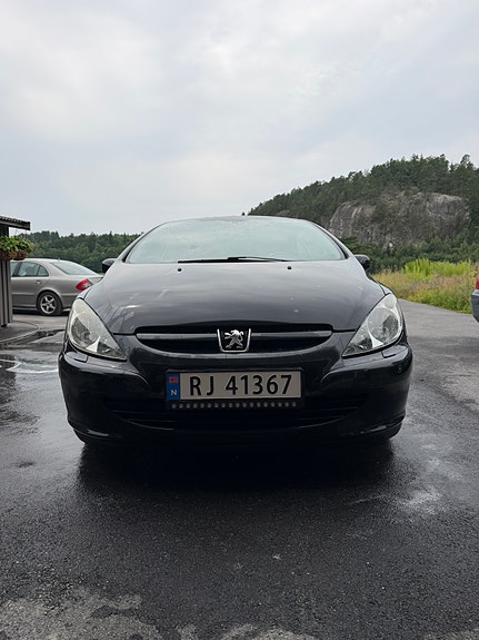 Peugeot 307 CC 2 of 5