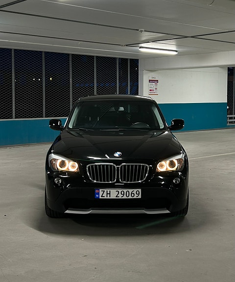 BMW X1 2 of 5