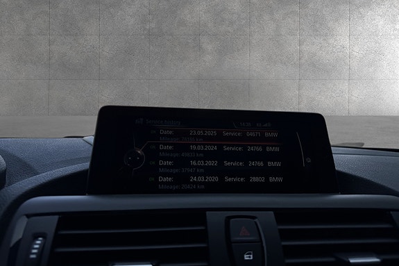 BMW 220i 14 of 18