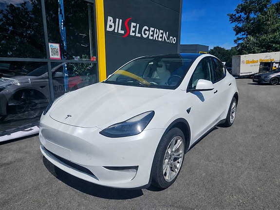 Tesla Model Y 4 of 5