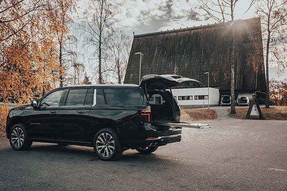 Chevrolet Suburban 23 of 24