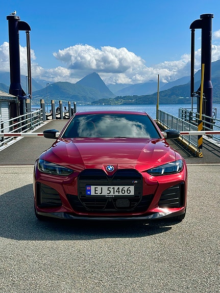 BMW i4 2 of 5