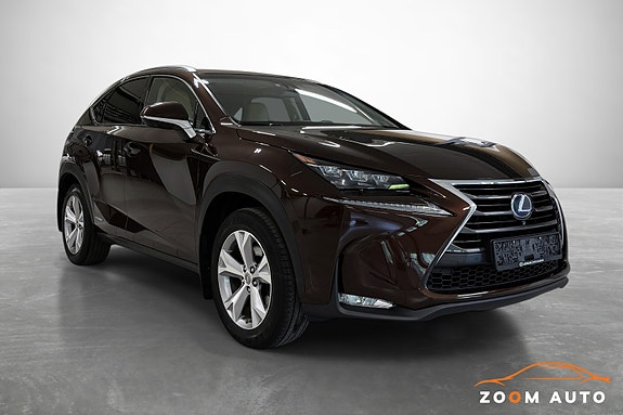 Lexus NX300h 4 of 5