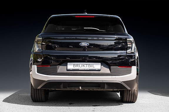 Ford Explorer 4 of 5