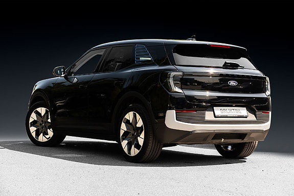 Ford Explorer 2 of 5