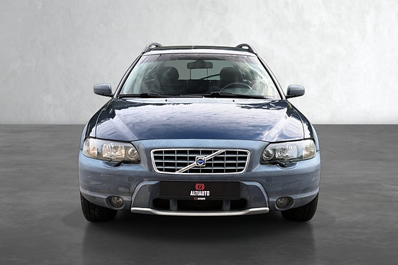 Volvo XC70 2 of 5