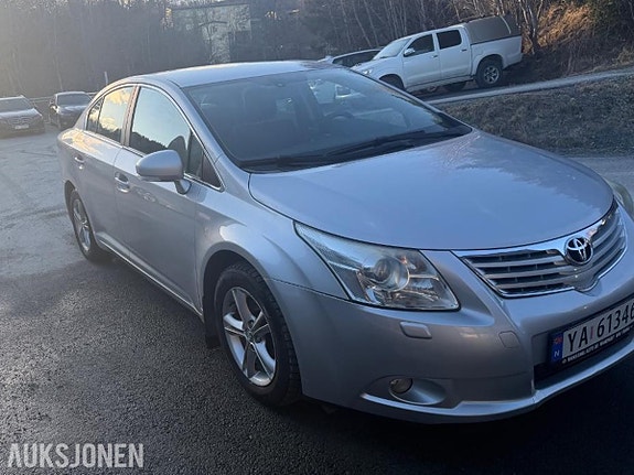 Toyota Avensis 2 of 5
