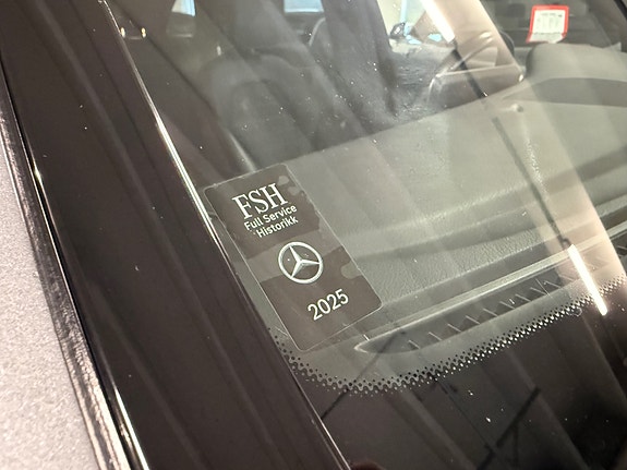 Mercedes-Benz GLC300 e 10 of 27