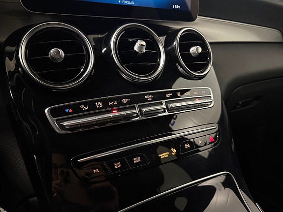 Mercedes-Benz GLC300 e 18 of 27