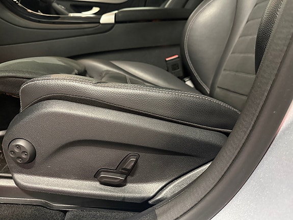Mercedes-Benz GLC300 e 17 of 27
