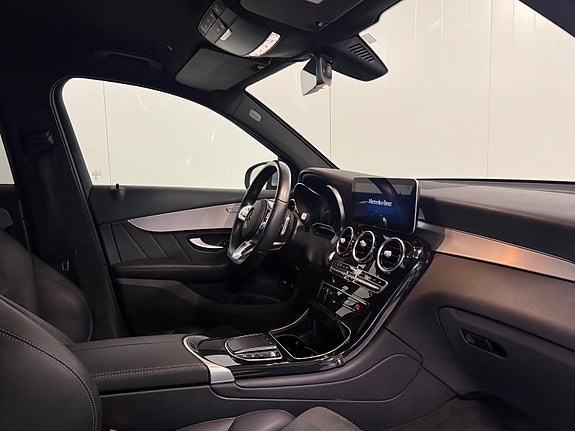Mercedes-Benz GLC300 e 4 of 5
