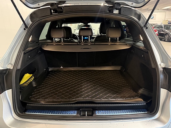 Mercedes-Benz GLC300 e 8 of 27