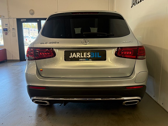 Mercedes-Benz GLC300 e 14 of 27