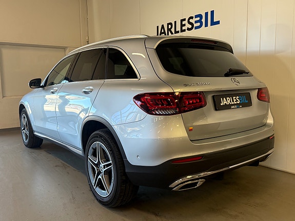 Mercedes-Benz GLC300 e 13 of 27