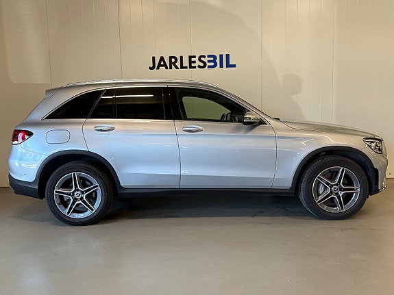 Mercedes-Benz GLC300 e 2 of 5