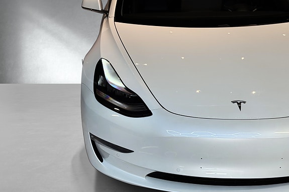 Tesla Model 3 5 of 5