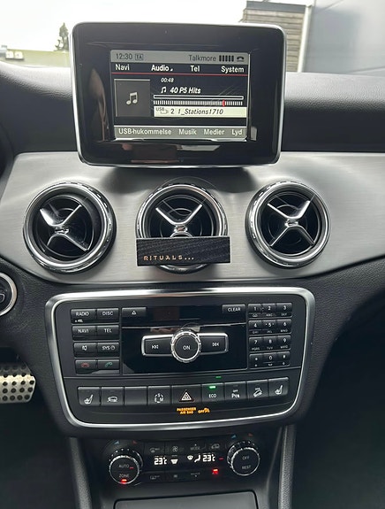 Mercedes-Benz GLA220 6 of 21
