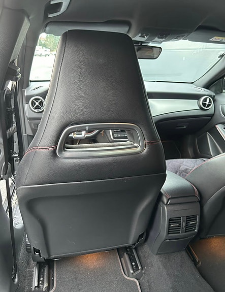 Mercedes-Benz GLA220 16 of 21
