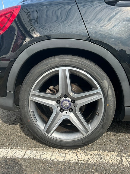 Mercedes-Benz GLA220 4 of 21