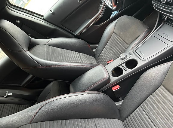 Mercedes-Benz GLA220 18 of 21