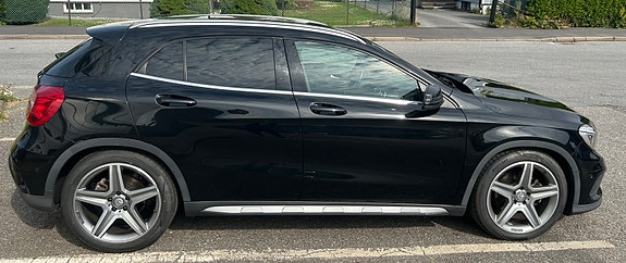Mercedes-Benz GLA220 2 of 21