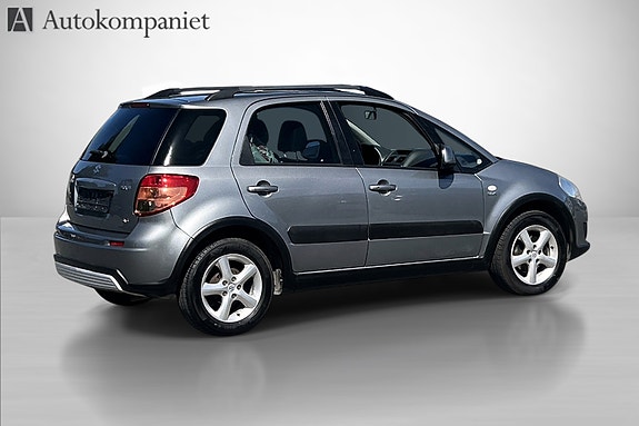 Suzuki SX4 3 of 5