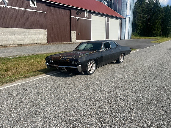 Chevrolet Impala 3 of 5