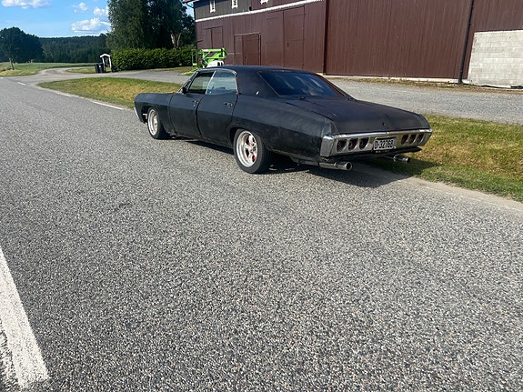Chevrolet Impala 4 of 5