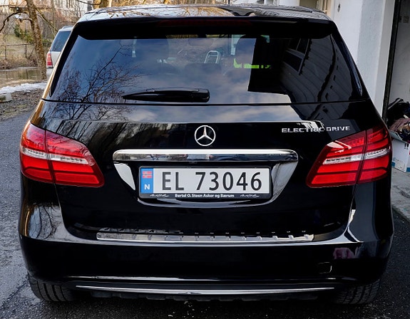 Mercedes-Benz B-Electric 2 of 5