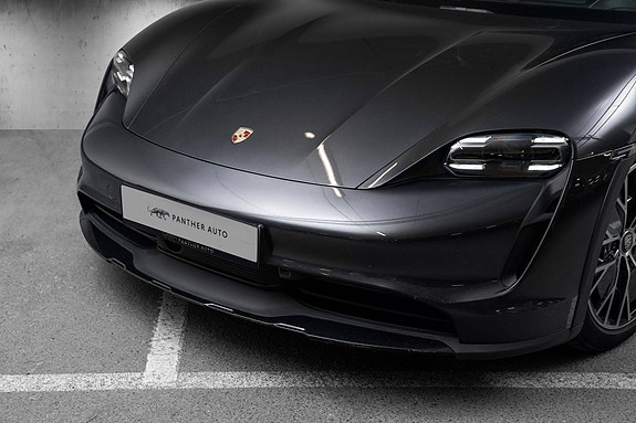 Porsche Taycan Cross Turismo 2 of 5