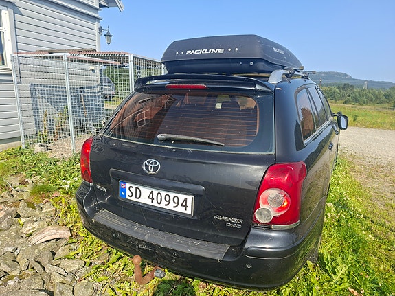 Toyota Avensis 2 of 4