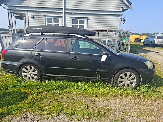 Toyota Avensis 4 of 4