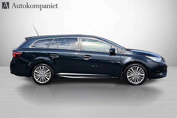 Toyota Avensis 2 of 5