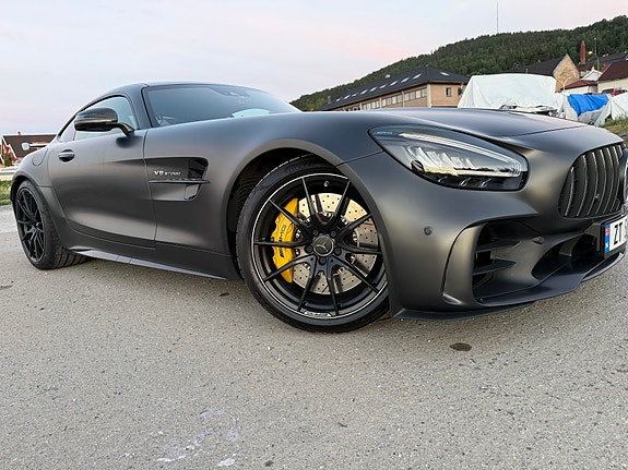 Mercedes-Benz AMG GT R 2 of 5