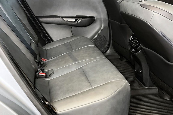 Lexus RZ450e 18 of 21