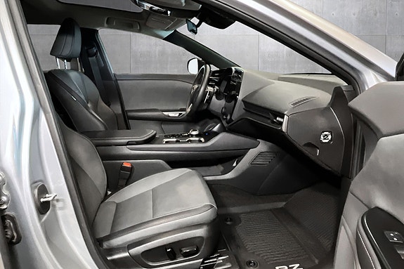 Lexus RZ450e 16 of 21