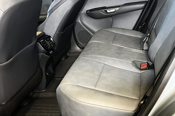 Lexus RZ450e 17 of 21