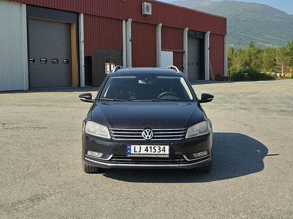 Volkswagen Passat 2 of 5