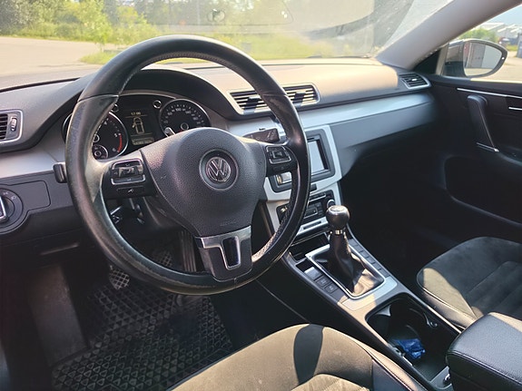 Volkswagen Passat 11 of 25
