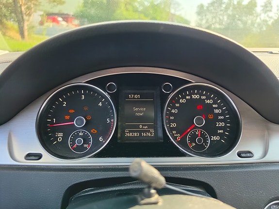 Volkswagen Passat 14 of 25