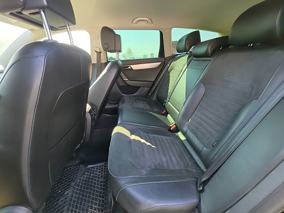 Volkswagen Passat 9 of 25