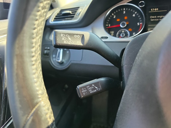 Volkswagen Passat 13 of 25