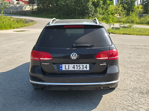 Volkswagen Passat 6 of 25