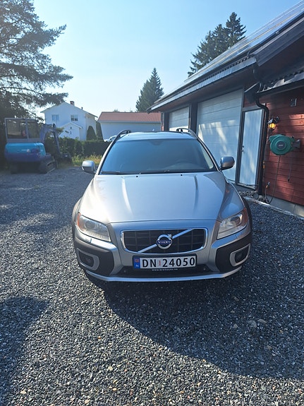 Volvo XC70 2 of 5